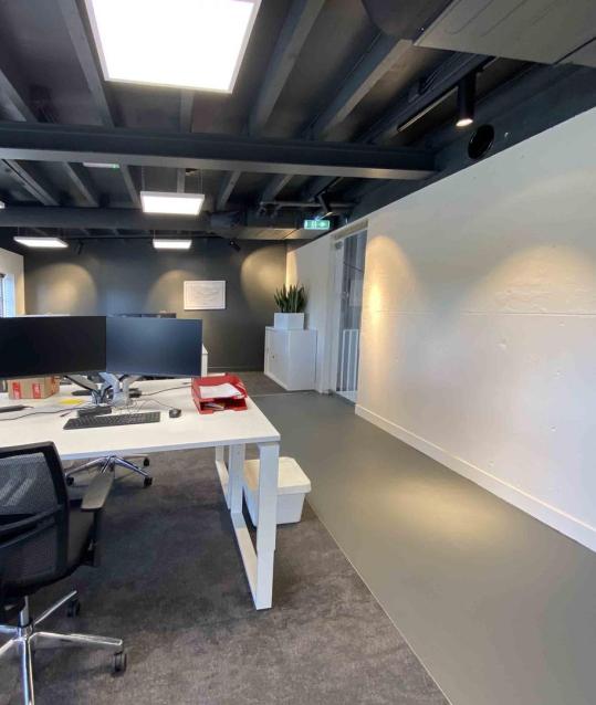 Metamorfose kantoorruimte vloeren, wanden en plafonds